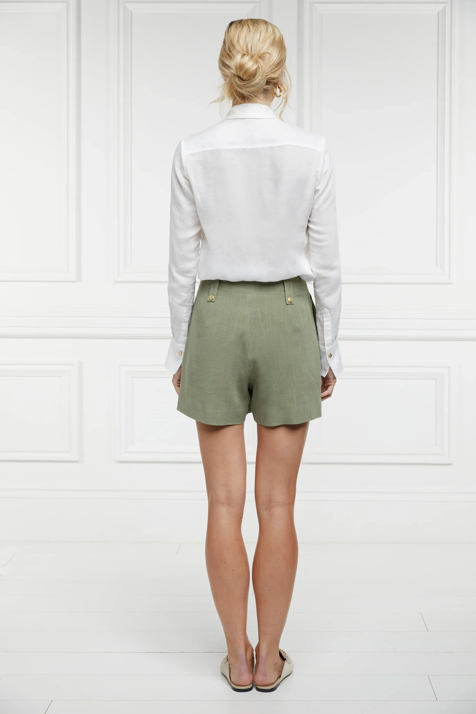 Holland Cooper Tailored Linen Short in Sage