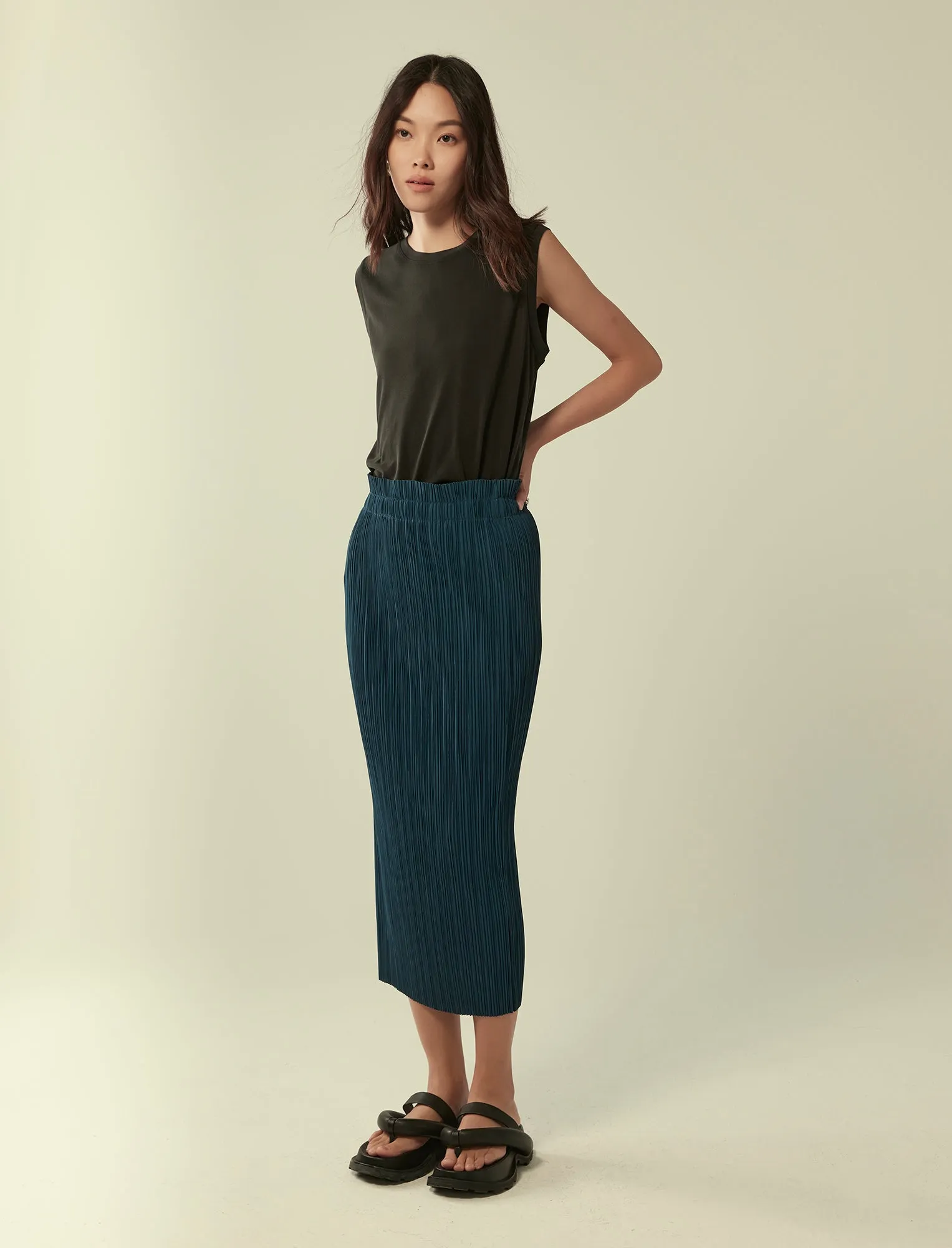 pleated midi skirt